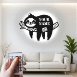 Insegna in metallo personalizzata con bradipo e luce LED - Regalo personalizzato per amanti degli animali, decorazione per nursery o camera dei bambini