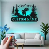 Insegna in metallo personalizzata con alce e LED | Arte faunistica da parete per decorazione di cabin | Targa con nome rustico per lodge