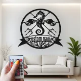 Insegna Personalizzata Cavalluccio Marino & Tridente | Insegna in Metallo LED | Decor Nautico Personalizzato per Casa al Mare o Attività Costiera