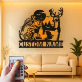 Insegna in metallo personalizzata per caccia e pesca | Decorazione wildlife con luce LED | Arte murale personalizzata con cervo e bass per baita o man cave