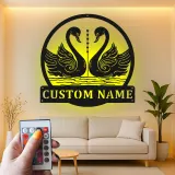 Arte Murale in Metallo LED Personalizzata con Cigno | Insegna con Nome per Coppie | Regalo Romantico per Camera da Letto e Matrimonio | Decorazione per Amore Duraturo