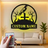 Insegna in metallo personalizzata con corvo su cimitero luce LED regalo di Halloween decorazione gotica per la casa