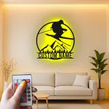 Insegna LED in metallo personalizzata per sciatore | Arte murale di montagna su misura | Arredo e regalo per baita e sci freestyle