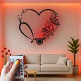 Insegna personalizzata con stetoscopio | Arte da parete in metallo LED per clinica | Regalo su misura per infermieri e medici | Targhetta floreale a cuore