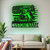 Insegna in Metallo Personalizzata Snowmobile | Arte Murale LED | Decorazione con Nome del Pilota per Garage o Man Cave | Regalo Patriottico per Sport Invernali