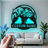Personalisierte LED-beleuchtete Metall-Wandkunst mit Bär und Berg – Geschenk für Naturfreunde