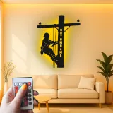 Décoration murale LED personnalisée pour lineman | Panneau métallique sur mesure pour électricien | Déco silhouette de poteau pour professionnel des services publics, bureau ou man cave