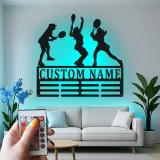 Cartel LED de jugadora de tenis personalizada | Arte mural de metal con nombre personalizado | Decoración deportiva femenina | Regalo para entrenador o atleta
