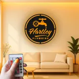 Insegna Logo Idraulico Personalizzata | Arte in Metallo LED per Laboratorio | Decorazione Industriale con Rubinetto e Ingranaggio | Regalo Personalizzato per Man Cave