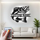 Insegna in metallo personalizzata con pesce e LED | Regalo personalizzato per pescatore | Arredo murale per casa al lago e baita