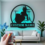 Insegna in metallo LED personalizzata con silhouette di batterista - Regalo per amanti della musica, decorazione per studio musicale o camera da letto