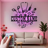 Personalisierte Krankenschwester-Schild mit LED-Licht | Metall-Wandkunst | Florales Stethoskop-Dekor für Klinik & Büro | Geschenk für Pflegekräfte