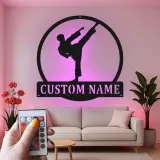 Insegna LED Karate Personalizzata | Arte Murale in Metallo per Arti Marziali | Decorazione Dojo e Regalo per Combattente