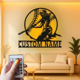 Cartel de metal personalizado de jugadora de softball | Arte mural LED para habitación de chicas | Decoración deportiva con nombre personalizado | Regalo para atleta femenina