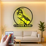 LED-Metall-Wandkunst mit Gottesanbeterin | Personalisierte Insekten-Schild | Biophiles Dekor für Zuhause & Garten | Geschenk für Naturfreunde