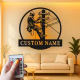 Arte mural LED de metal para liniero | Cartel personalizado con nombre para electricista | Regalo personalizado para trabajador de servicios públicos | Decoración industrial para oficina y garaje