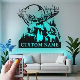 Personalisierte Metall-Wandkunst mit Elch und Wald LED-Beleuchtung – Einzigartiges Geschenk für Naturliebhaber und Hütten-Dekoration