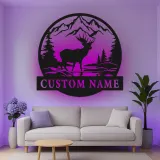 Insegna in metallo LED personalizzata con alce in paesaggio montano - Regalo per amanti della natura e decorazione per cabine o rifugi