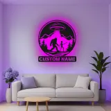 Personalisierte Bigfoot und Alien LED Metall-Wandkunst – Einzigartiges Geschenk für Sci-Fi-Enthusiasten, Man Cave oder Spielzimmer-Dekor