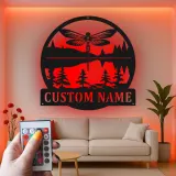 Cartel de metal personalizado Escena de Lago con Libélulas y Luz LED Regalo Personalizado para Amantes de la Naturaleza Decoración para Cabaña o Sala de Estar