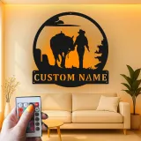 Insegna in metallo LED personalizzata con cowboy e cavallo - Regalo western per lui, decorazione rustica per ranch