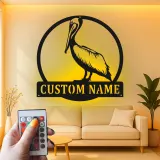 Panneau en métal LED personnalisé de pélican | Art mural côtier | Décor de maison de plage personnalisé | Cadeau en silhouette d'oiseau nautique