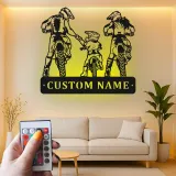 Personalisierte Familien-Motocross-Wandkunst aus Metall mit LED-Licht – Geschenk für Biker, Garage oder Man-Cave-Deko