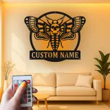 Insegna in metallo LED a forma di falena della morte personalizzata - Regalo unico per amanti del decor gotico per camera da letto o soggiorno