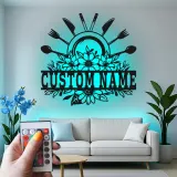 Plaque de cuisine personnalisée | Décoration murale en métal LED avec fleurs | Décor sur mesure avec ustensiles de chef | Cadeau pour maman pour restaurant et maison