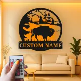 Personalisierte Bison-Bergszene LED-beleuchtetes Metallschild Geschenk für Naturliebhaber Rustikale Hütten-Dekoration