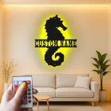 Insegna in metallo personalizzata con cavalluccio marino | Arte murale retroilluminata LED | Decorazione nautica personalizzata per casa al mare | Regalo per amanti dell'oceano