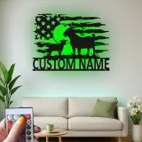 Insegna in metallo con capra e bandiera americana | Arredo LED personalizzato in stile farmhouse | Regalo su misura per amanti delle capre e arte per stalla