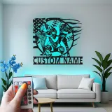 Insegna in Metallo per Giocatori di Softball Personalizzata | Arte da Parete LED con Nome Personalizzato | Regalo per Squadra di Softball | Decorazioni per Camera delle Ragazze & Ricevitore, Lanciatore, Battitore