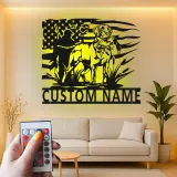Insegna LED Personalizzata con Cacciatore e Cane da Caccia | Arte Personalizzata con Labrador Retriever | Regalo Patriottico per Cacciatori | Decorazione con Bandiera Americana