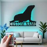 Arte in Metallo con Leoni Marini Personalizzati | Insegna con Nome LED per Casa al Mare | Decorazione di Animali Marini Costiera
