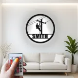 Plaque LED personnalisée pour lineman | Décoration murale en métal sur mesure pour électriciens | Cadeau pour technicien des réseaux | Déco garage et atelier