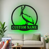 Panneau en métal LED personnalisé de pélican | Art mural côtier | Décor de maison de plage personnalisé | Cadeau en silhouette d'oiseau nautique
