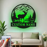Insegna in metallo LED personalizzata con alce in paesaggio montano - Regalo per amanti della natura e decorazione per cabine o rifugi