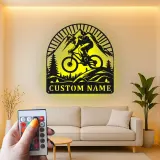 Arte in Metallo Mountain Biker | Insegna Nome Personalizzata con Luci LED | Regalo Personalizzato per Amanti dell'Avventura nel Ciclismo in Discesa