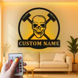 Panneau en métal LED avec crâne et marteaux | Art mural personnalisé pour garage | Décor industriel gothique | Cadeau d'atelier