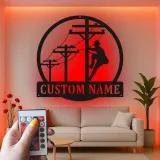 Décoration murale LED en métal pour lineman | Plaque prénom personnalisée pour électricien | Déco pour technicien de ligne