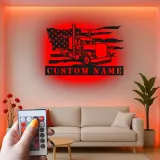Personalisierte Semi-Truck LED Metall-Schild | Amerikanische Flagge Wandkunst | Individuelle Trucker Namensschild | Big Rig Garage & Man Cave Dekor