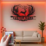Insegna in metallo personalizzata con cervo e scena montana retroilluminata LED regalo per amanti della natura decorazione per cabin o lodge