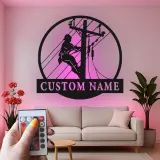 Décoration murale LED en métal Lineman | Silhouette d’électricien personnalisée | Panneau prénom sur mesure pour agent de réseau | Déco powerline