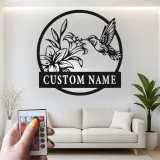 Arte Murale in Metallo Colibrì e Giglio | Insegna LED con Nome Personalizzato | Decorazione Floreale per Giardino | Regalo per Mamma