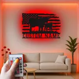 Personalisierte Kuh-und-Kalb LED-beleuchtete Metall-Wandkunst mit amerikanischer Flagge – Landhausgeschenk für Landwirte, rustikale Wohndeko