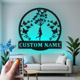 Personalisierte LED-beleuchtete Metall-Wandkunst mit Mädchen und Schmetterlingen – Geschenk für Sie, Schlafzimmer- oder Kinderzimmerdeko