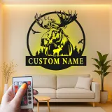 Insegna in Metallo Personalizzata con Alce e LED | Arte Murale Faunistica Personalizzata | Decorazione Rustica per Cabin e Regalo per Amanti della Natura