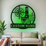 Cartel náutico de faro y brújula | Decoración mural de metal personalizada con LED | Decoración costera personalizada para casa de playa