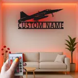 Personalisierte LED-Metall-Wandkunst mit Kampfjet – Luftfahrtgeschenk für Piloten, Hobbyraum oder Büro